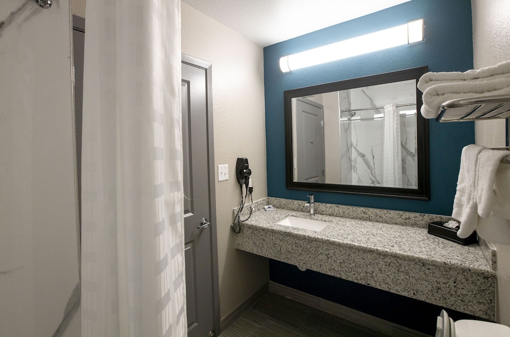 Express Inn - photo 13