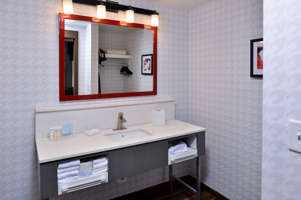 Hampton Inn & Suites Greensboro Downtown - photo 22