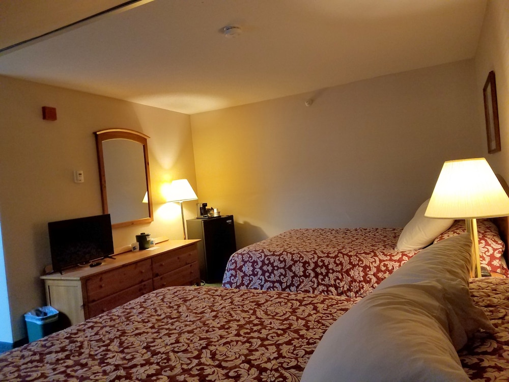 Commodores Inn - photo 9