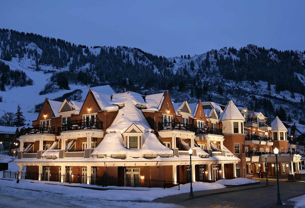 Hyatt Grand Aspen by Frias Properties - carbon neutral hotel in Aspen