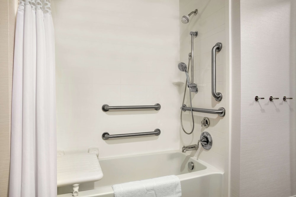 Hampton Inn & Suites Minooka - photo 16