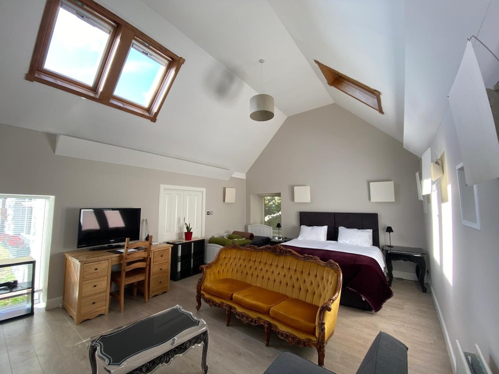 Toadhall Rooms - carbon neutral hotel in Stonehaven