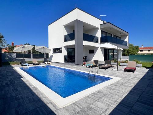 Villa H — 4-Star Luxury Hotel in Labin, Croatia