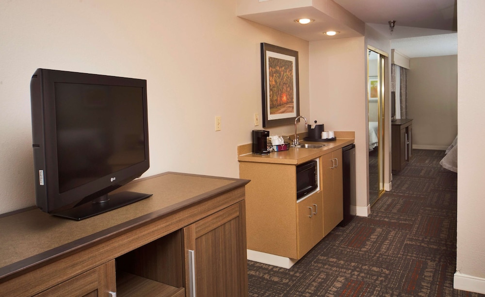 Hampton Inn & Suites Valdosta Conference Center - photo 24