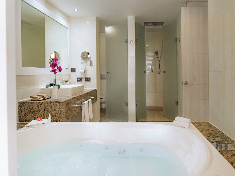 Jetted tub
