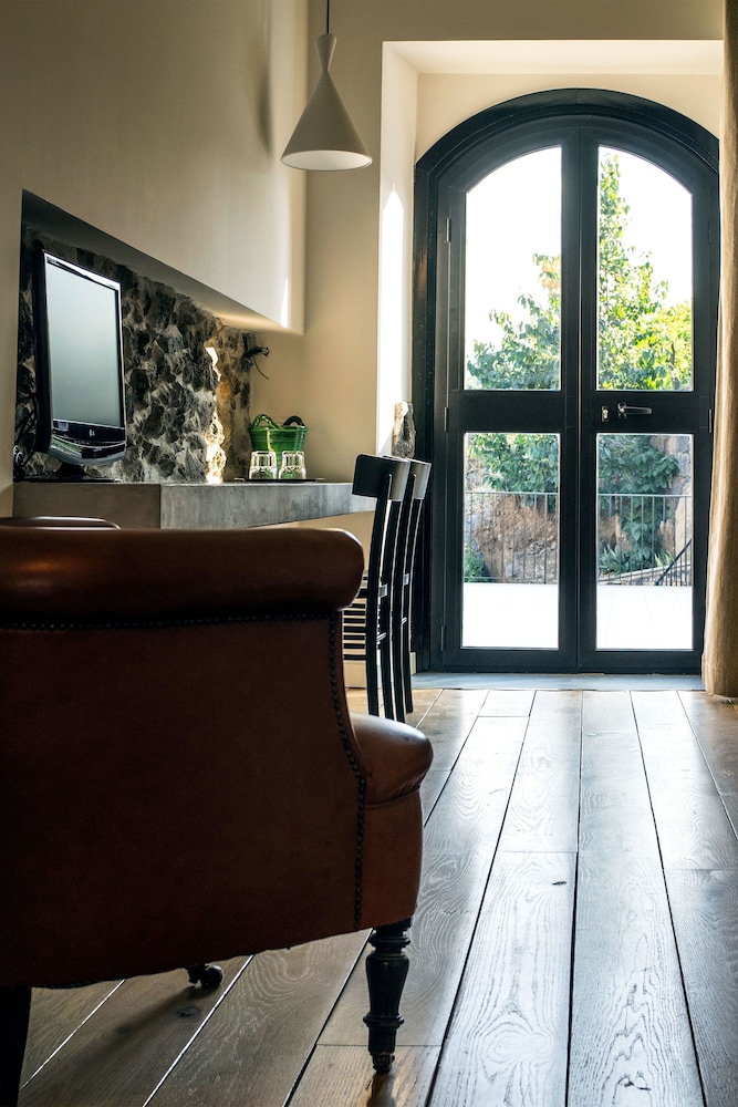 Tale' Restaurant&Suite