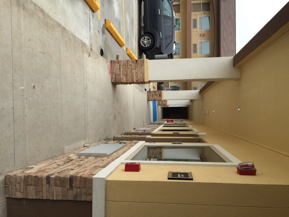 Downtowner Inns & Suites - photo 37