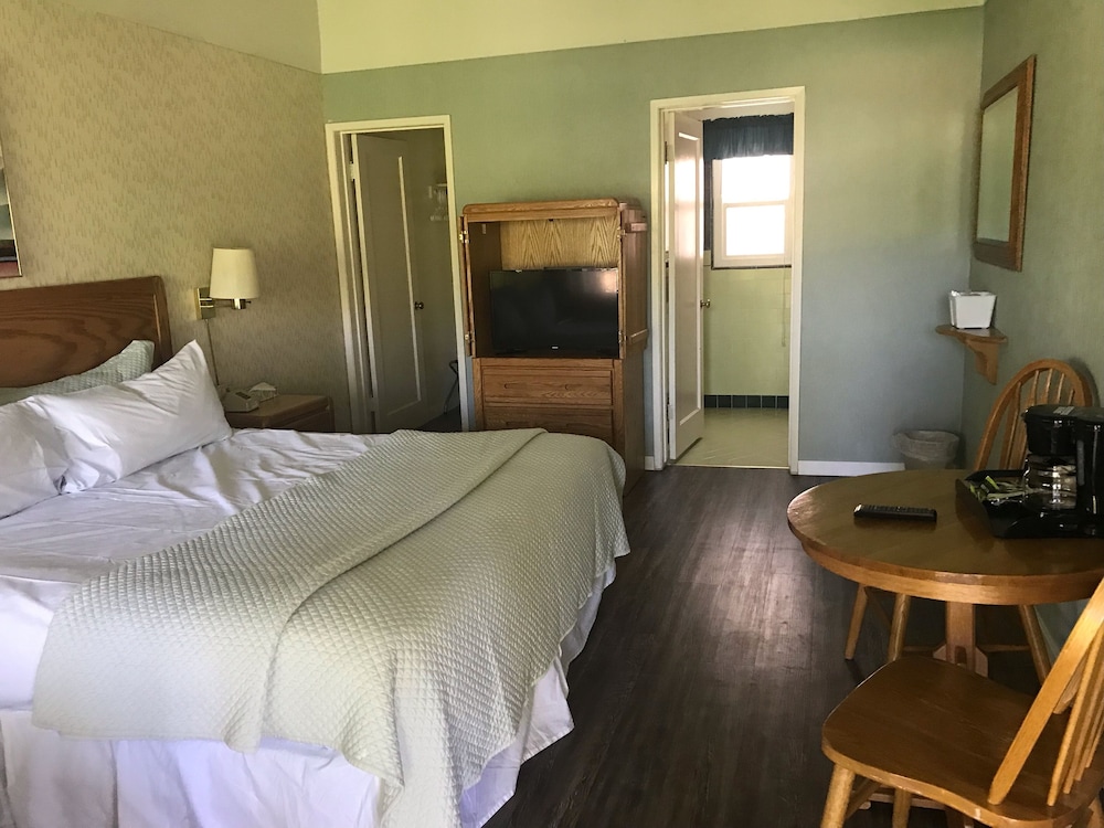 Bridge Bay Lodge at Shasta Lake - photo 16