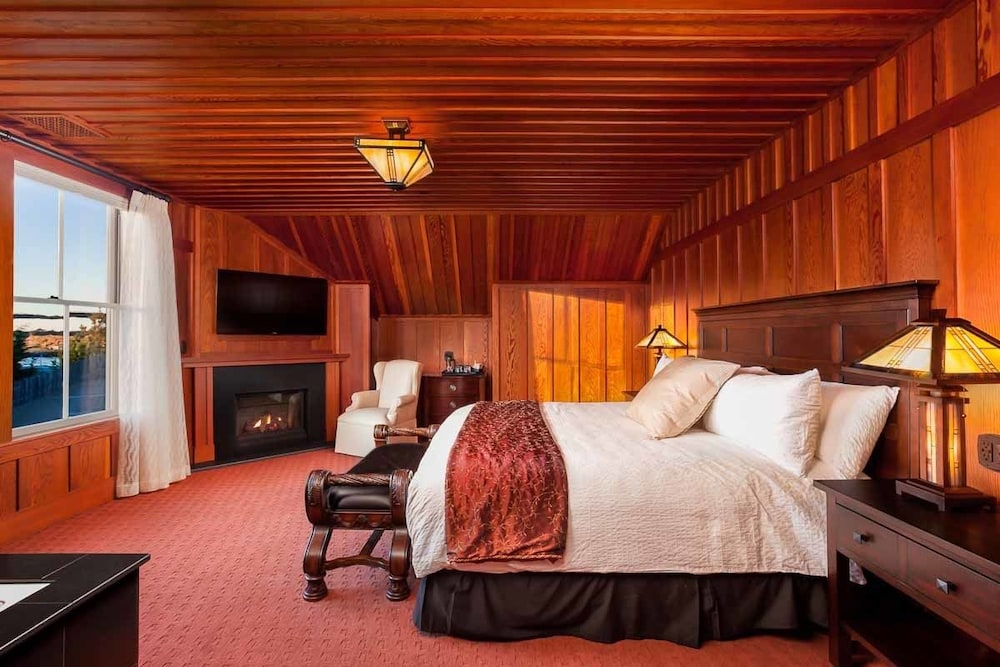 Noyo Harbor Inn Restaurant and Tavern - photo 5