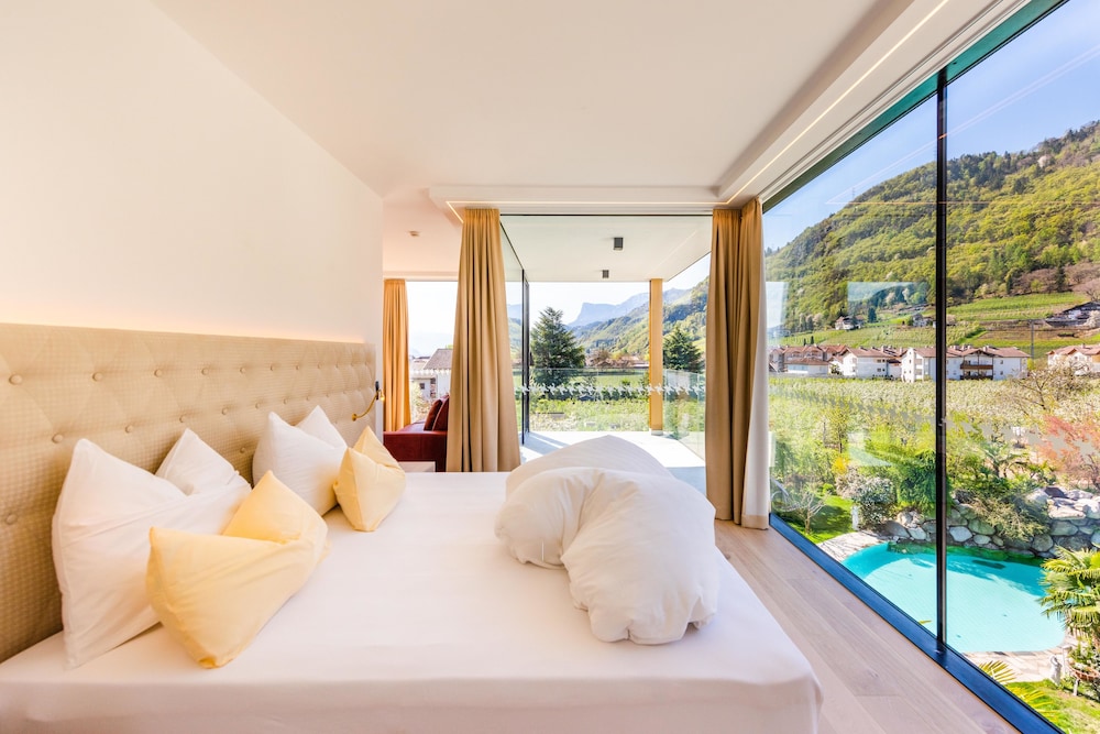 Hotel Gschwangut — 4-Star Luxury Hotel in Lana, Italy