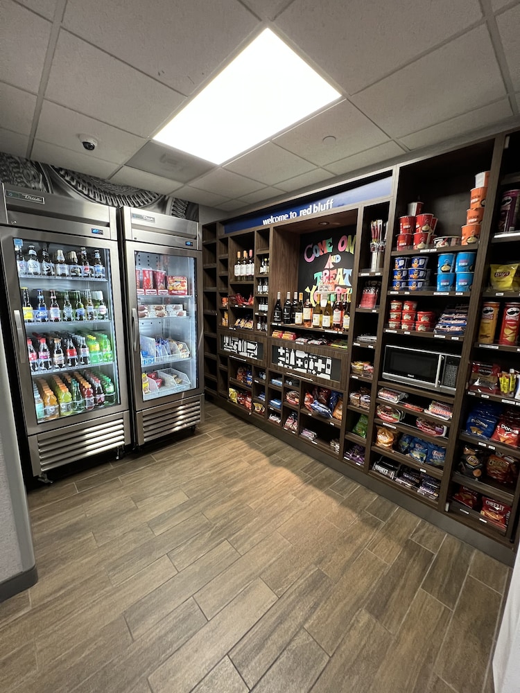 Hampton Inn & Suites Red Bluff - photo 10