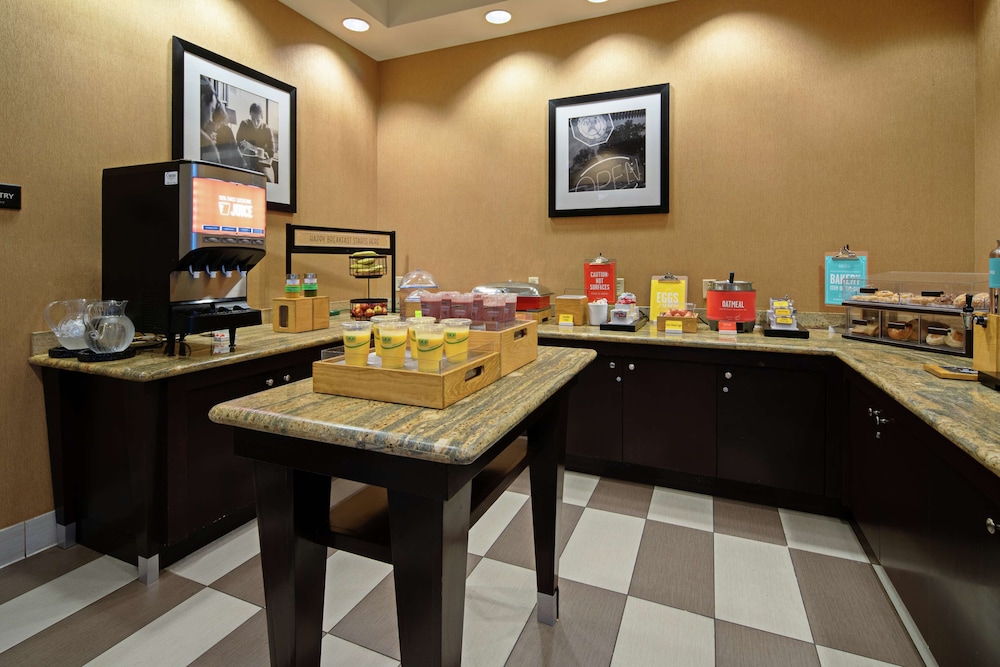 Hampton Inn & Suites Bremerton - photo 31