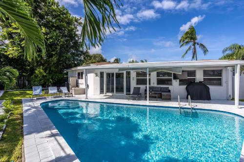 3BR 2BA Heated Pool Home Pool Table Great Location — 4-Star Luxury Hotel in Boynton Beach, United States