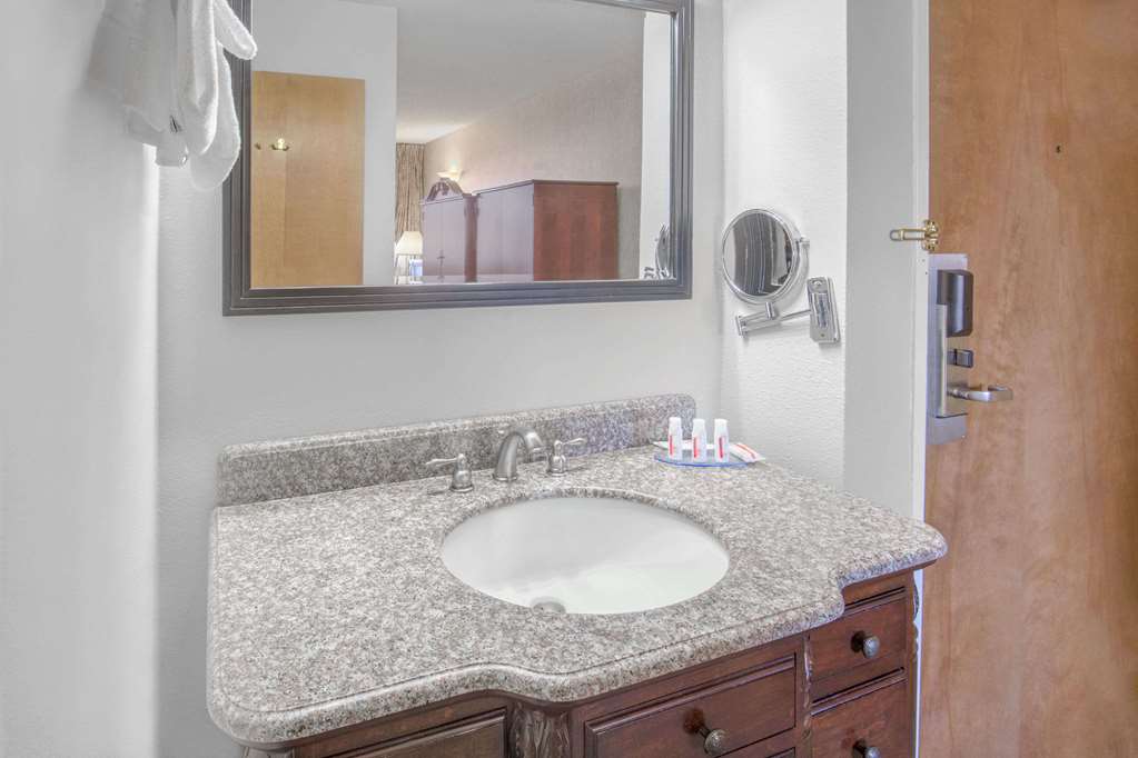 Days Inn by Wyndham Eureka CA - photo 13