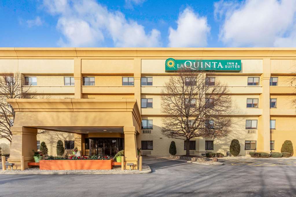 La Quinta Inn & Suites by Wyndham Chicago Tinley Park - photo 2