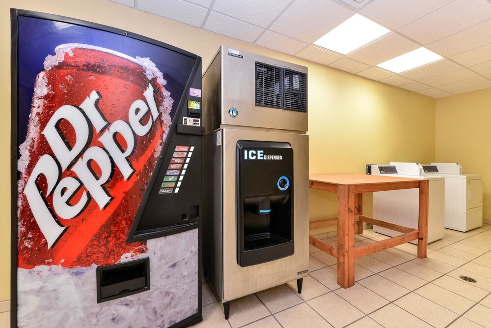 Express Inn & Suites - photo 29