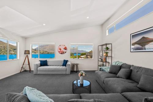 Mountain View Paradise 3 Bedroom House Lake Views — 4-Star Luxury Hotel in Queenstown, New Zealand
