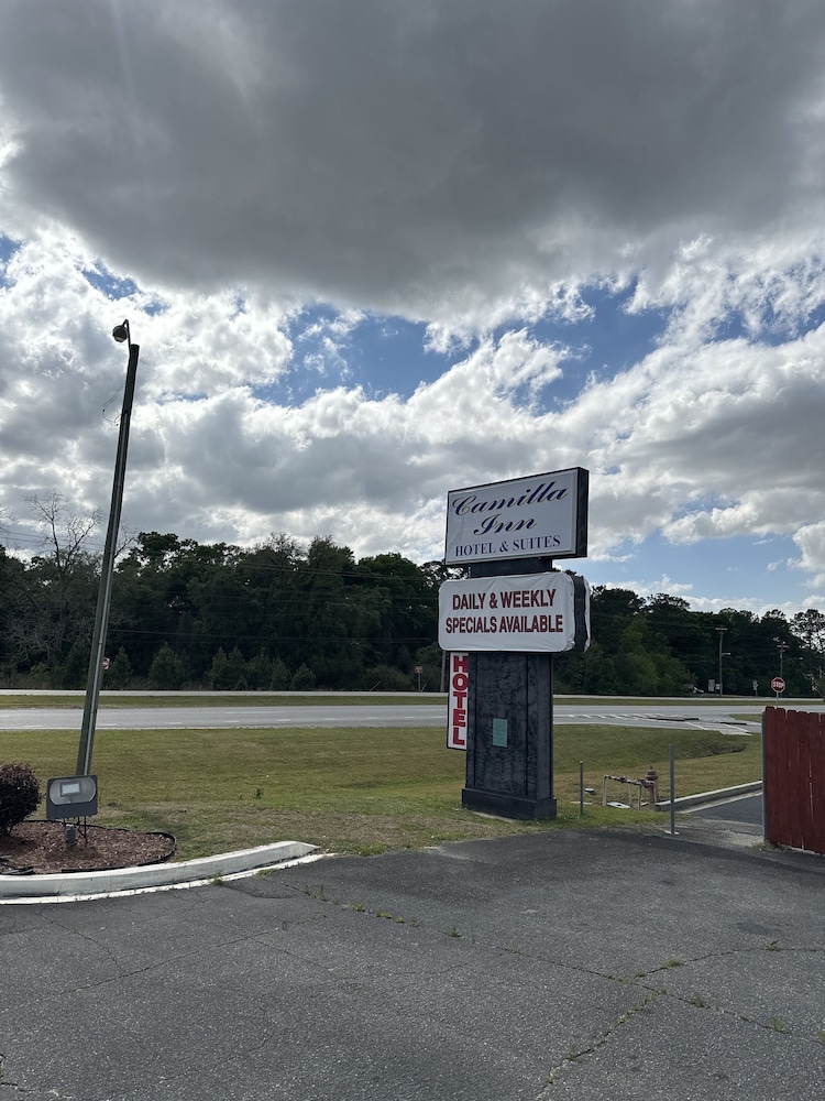 Camilla Inn & Suites - featured photo