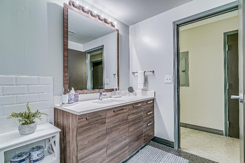 Luxury Downtown Dallas Stay by Amyfinehouse - photo 255