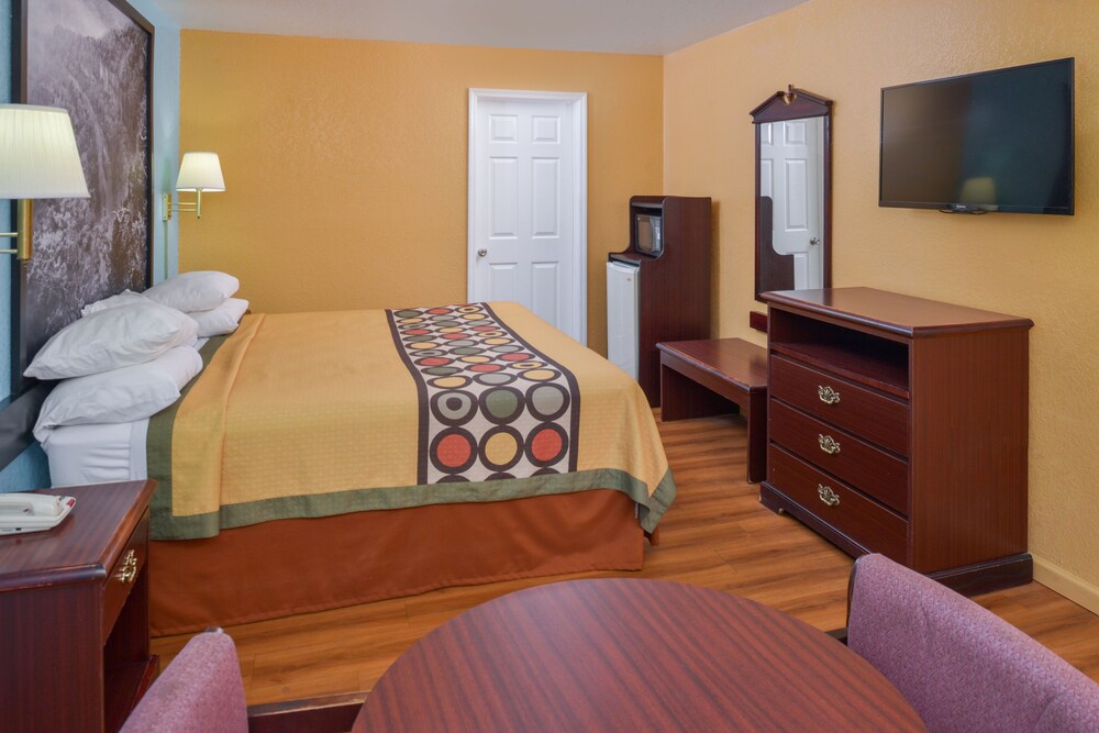 Super 8 by Wyndham Little Rock North Airport - photo 2