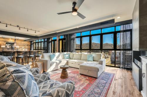 Huge 3 Bedroom Condo Central Downtown Asheville — 4-Star Luxury Hotel in Asheville, United States