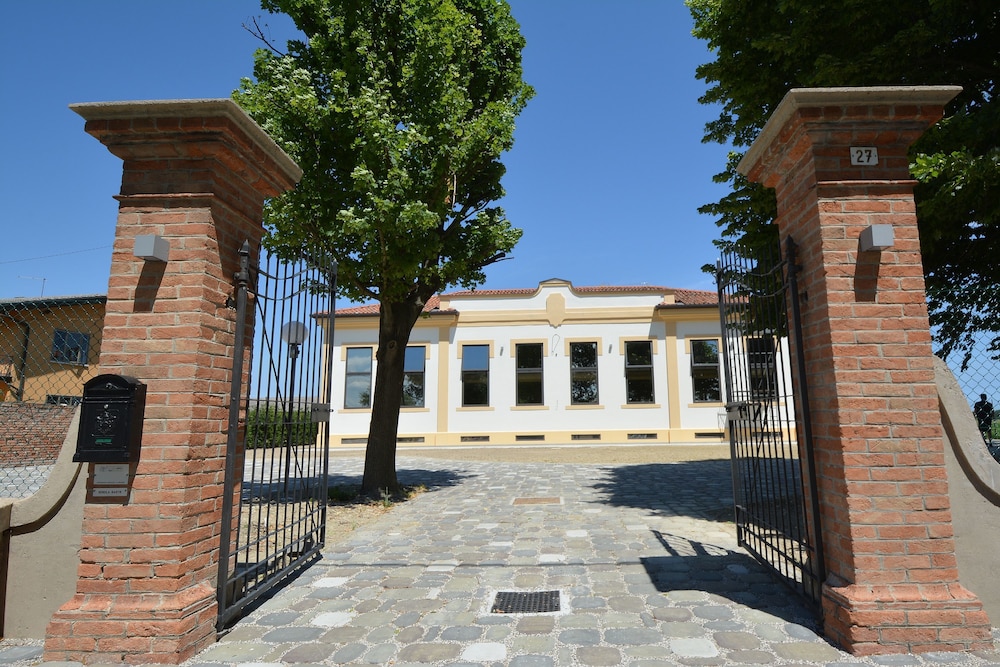 Resilienza — 4-Star Luxury Hotel in Mira Taglio, Italy