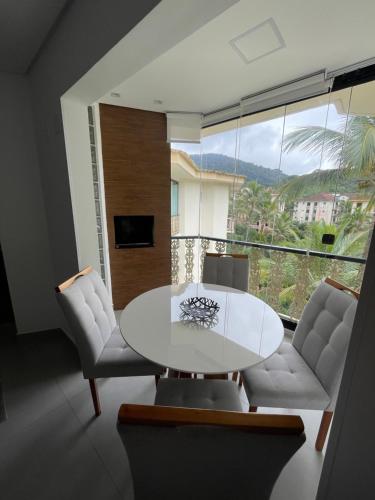 Condomínio Wembley Tenis Praia Das Toninhas J406 — 4-Star Luxury Hotel in Ubatuba, Brasil