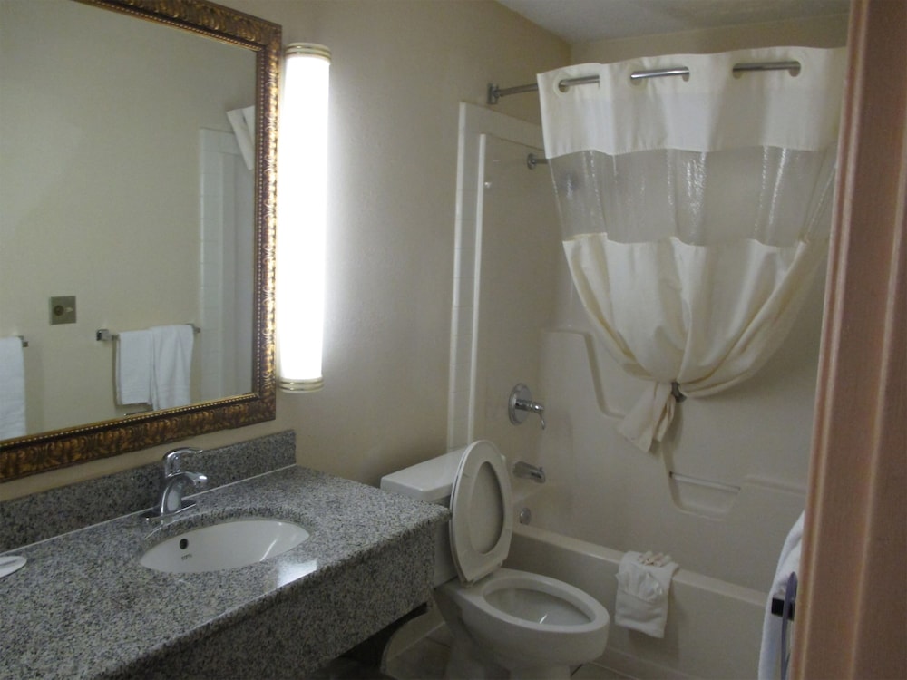 Blue Way Inn & Suites Wichita East - photo 20