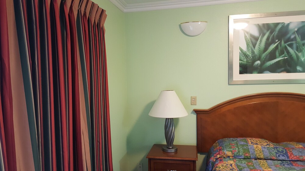 Flamingo Inn Long Beach - photo 15