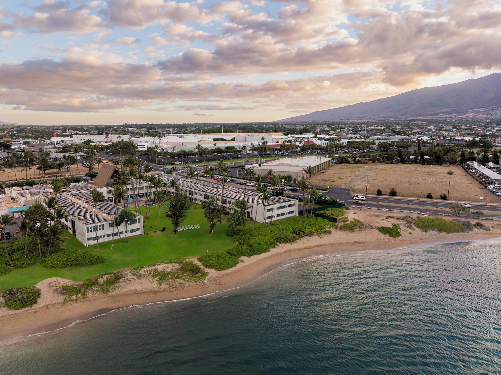 Maui Beach Hotel - photo 8