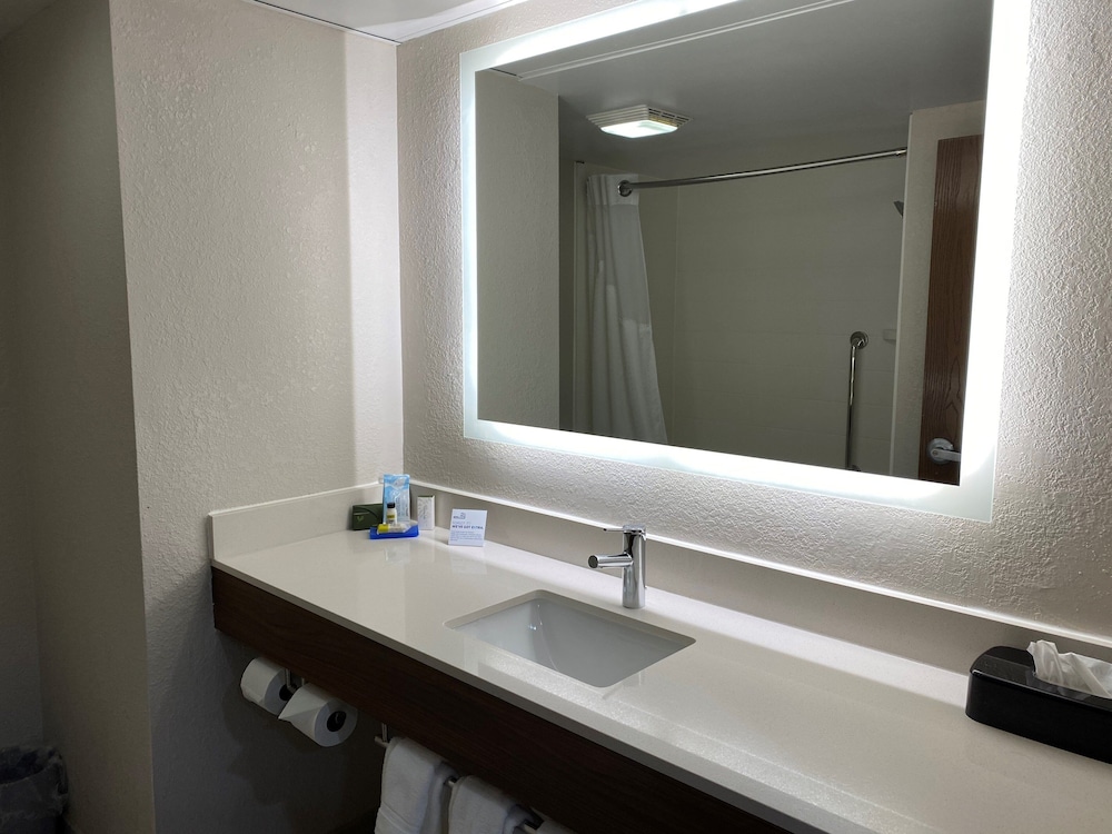 Holiday Inn Express & Suites Dayton Huber Heights by IHG - photo 27