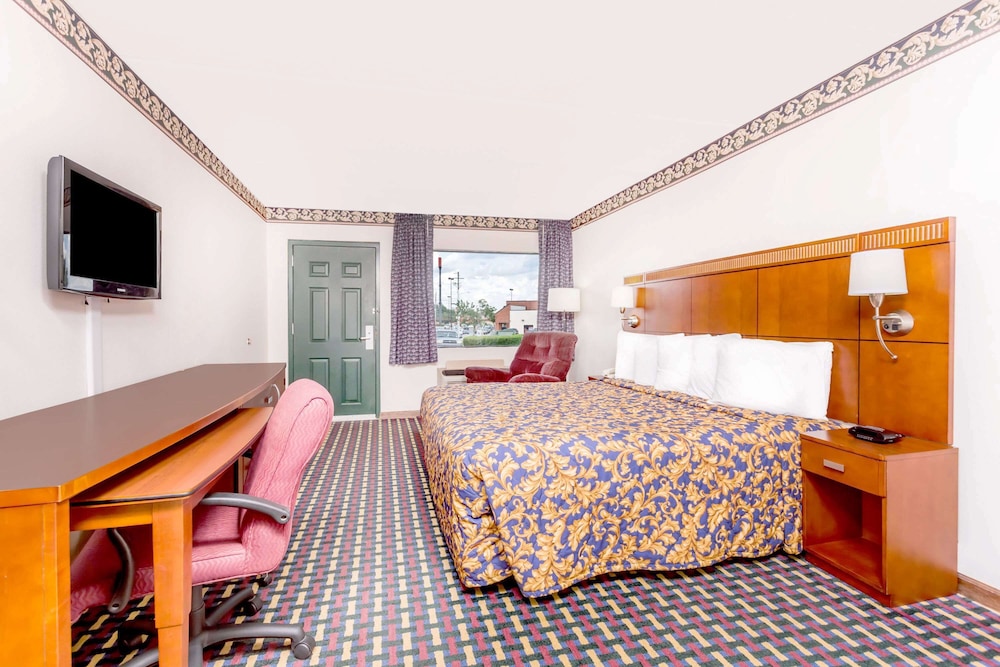 Howard Johnson by Wyndham Perry GA - photo 12