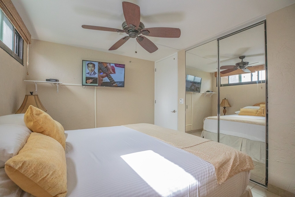 Panoramic Ocean View 1br Condo Suite 150 Feet From The Ocean At Papakea Ocean Front Resort 1 Bedroom Condo by RedAwning - photo 3