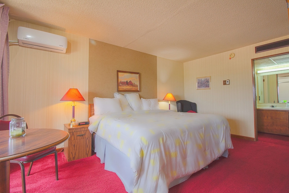 HomeTown Inn by OYO Liberal KS - photo 21