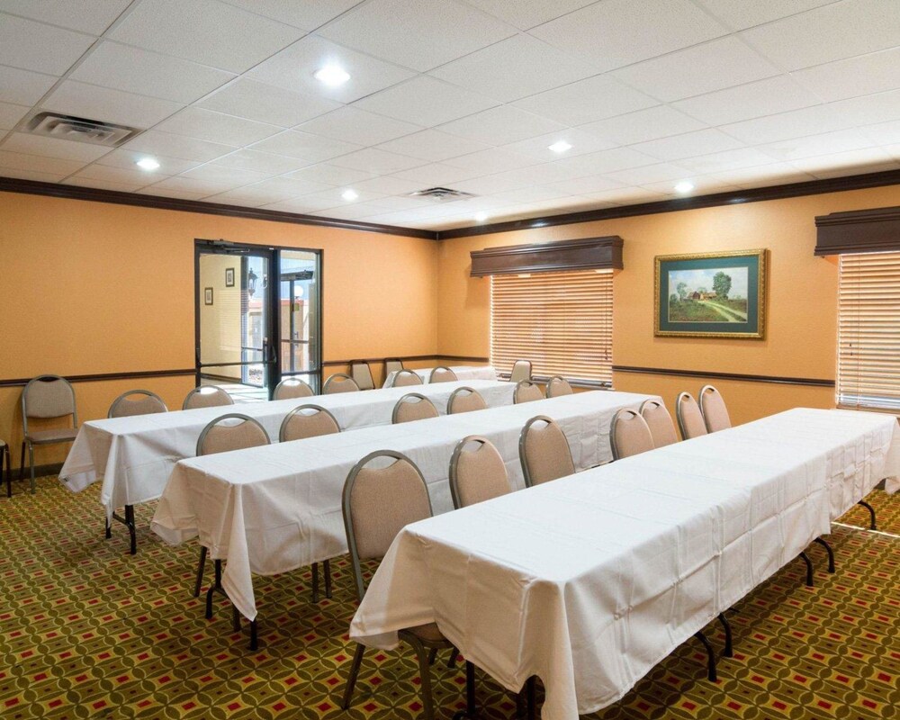 Springwood Suites Houston IAH Beltway 8 - photo 20