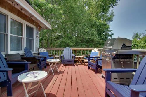 1 Mi to Ferry Terminal Oak Bluffs Family Retreat in Oak Bluffs, United States