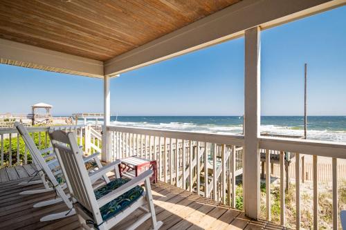 Beach Barracks by Oak Island Accommodations - photo 24