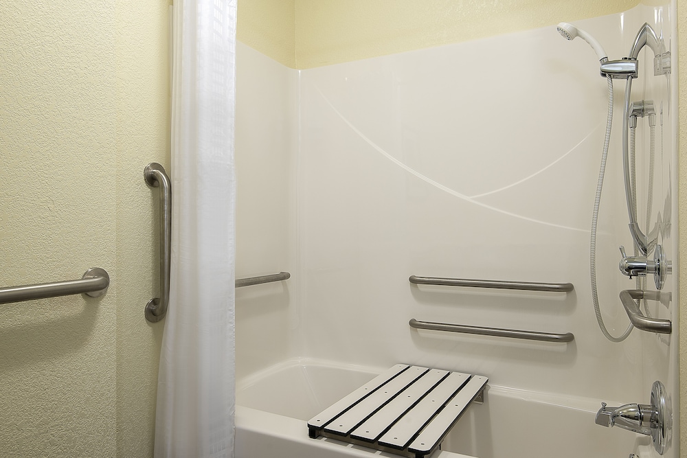 Candlewood Suites Bloomington by IHG - photo 14