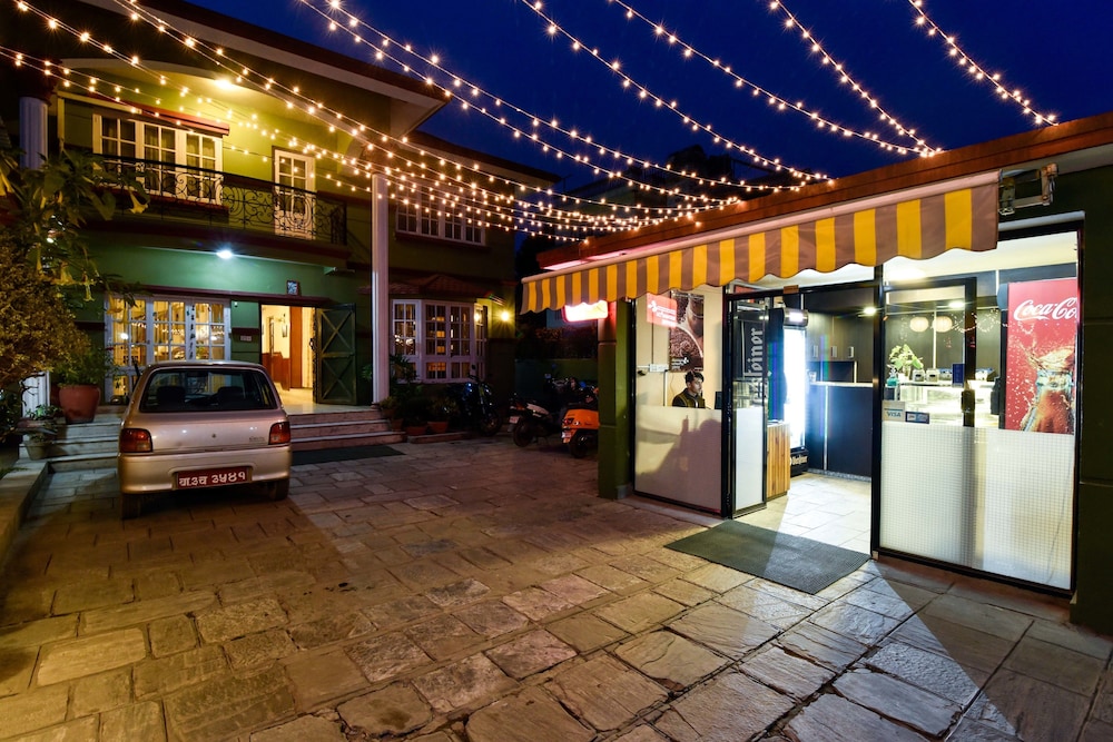 Suburb Cafe & Inn - carbon neutral hotel in Patan