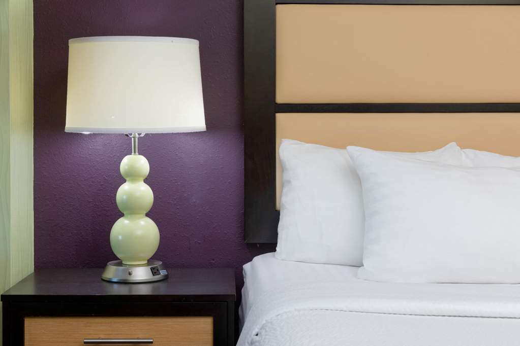 La Quinta Inn & Suites by Wyndham Hinesville Fort Stewart - photo 19