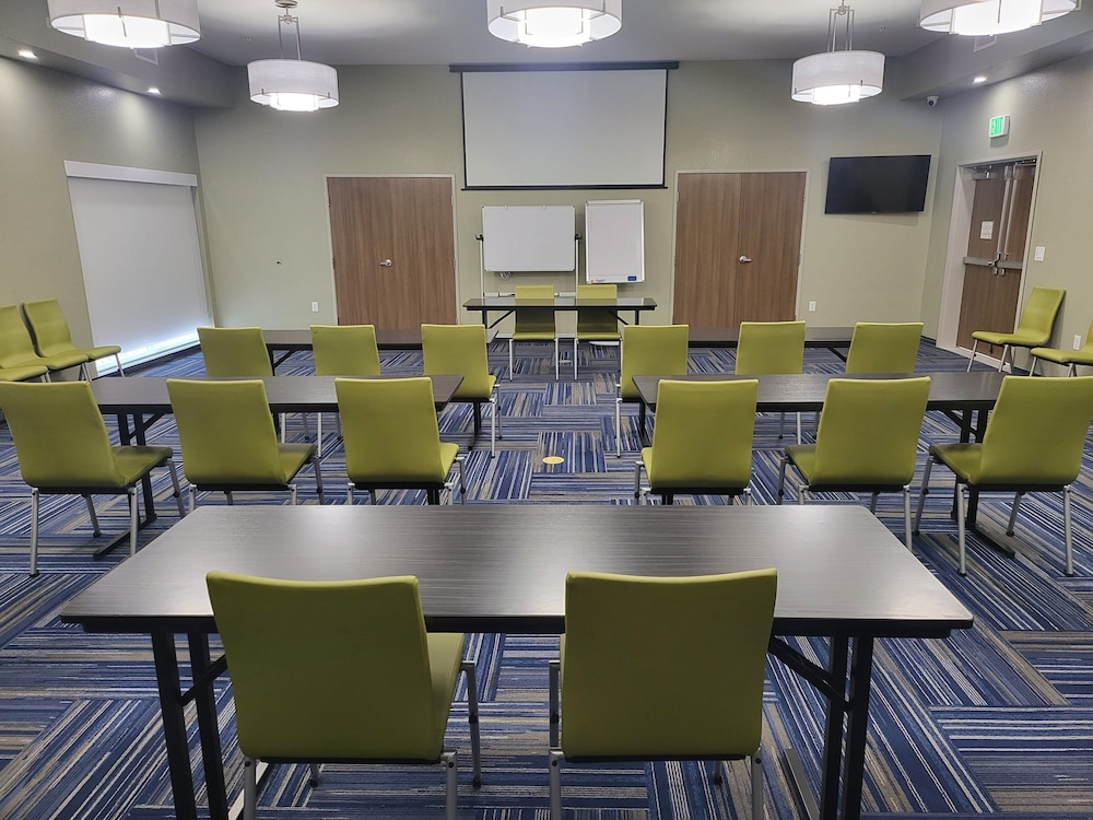 Holiday Inn Express & Suites Canon City - photo 13
