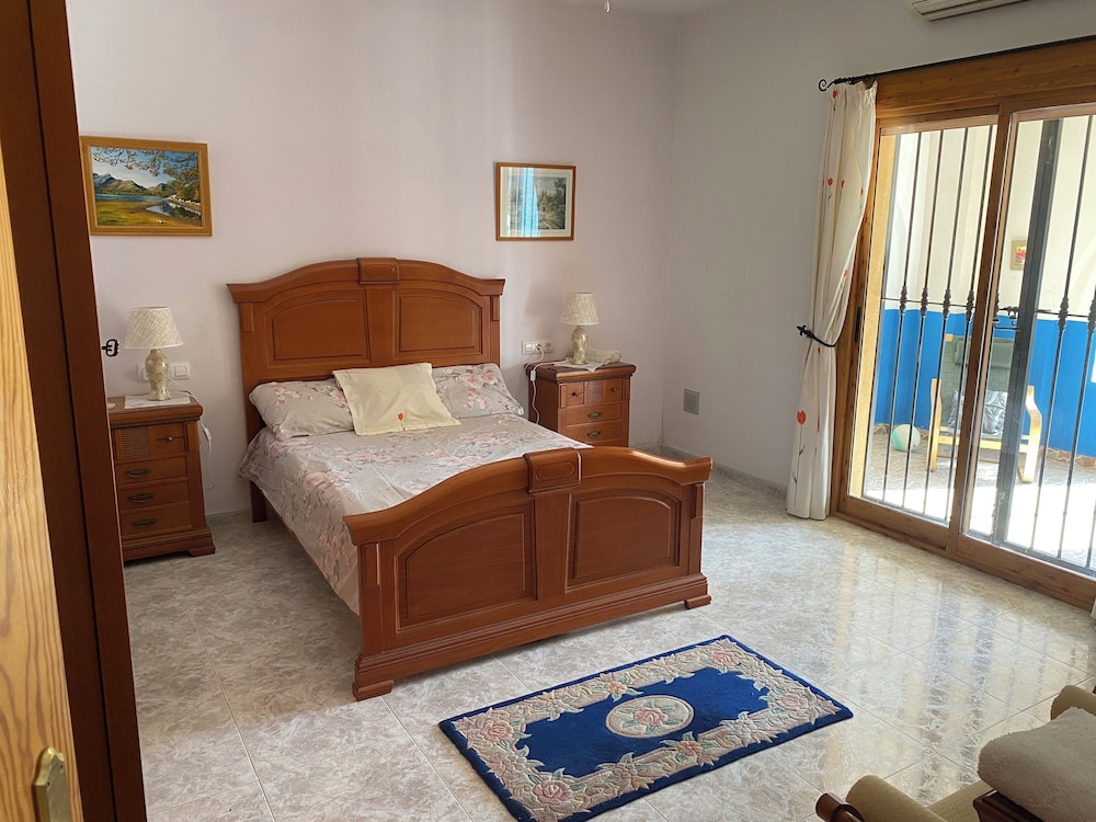 Luxury Beachfront Villa in La Perla — Arboleas — photo 3