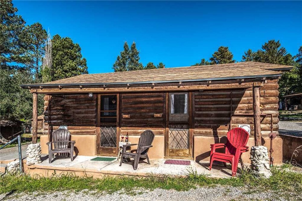 Apache Village 9 Queen Bed Midtown Pet Friendly Sleeps 2 in Ruidoso, United States