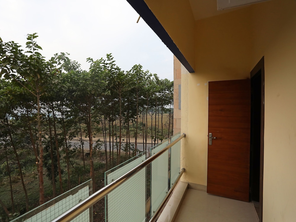 OYO 25124 The Dolphin Palace in Kalyani, India