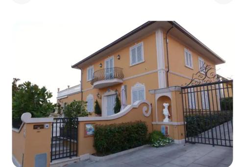 Villa Manuela — 4-Star Luxury Hotel in Altopascio, Italy