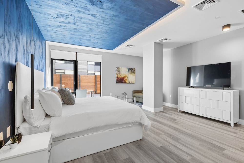 Global Luxury Suites at The Arches - photo 7