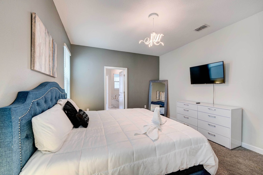 Resort Getaway w Home Theater: 7 Mi to Disney - photo 23