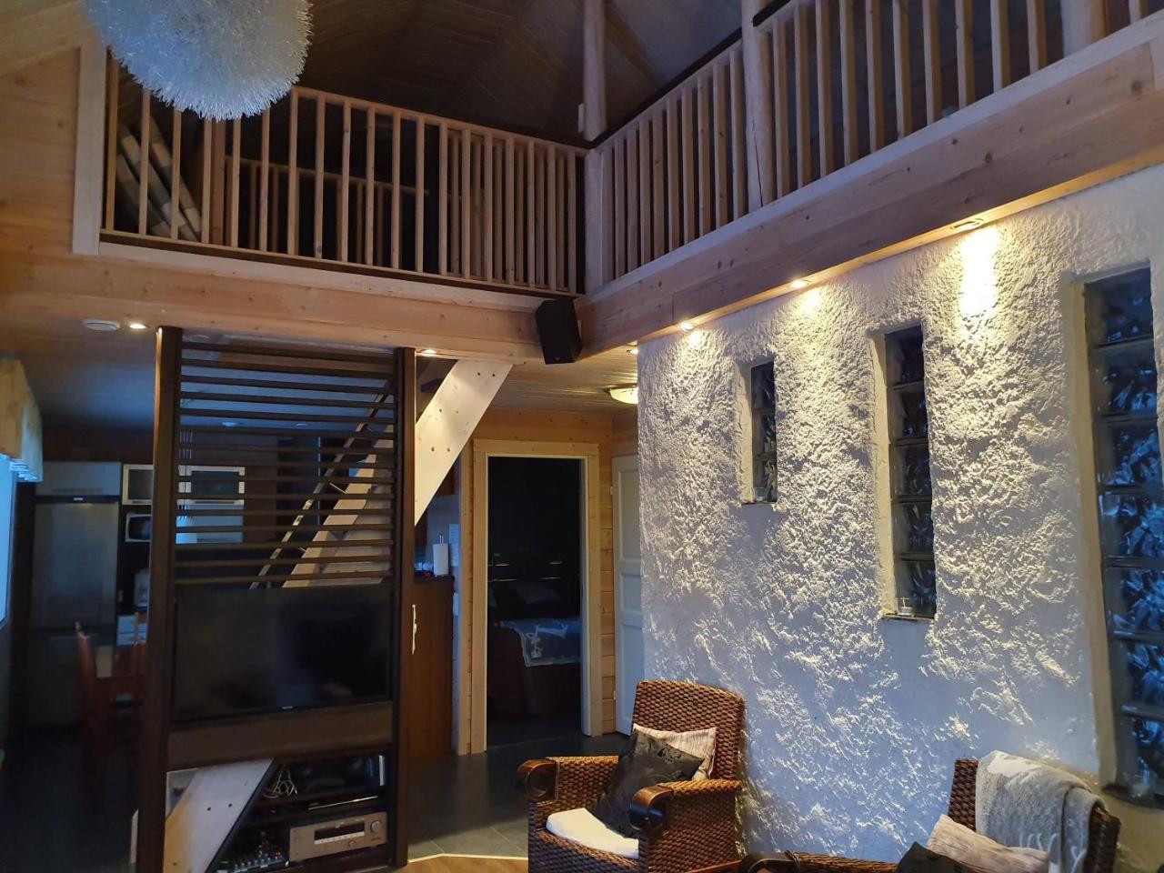 Hietavilla Aurora Hot tube Sauna Fireplace 11kW EV refuel Landscape view Silence Free WiFi in Unknown City, Finland