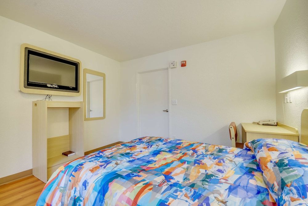 Motel 6 Tuscaloosa - photo 12