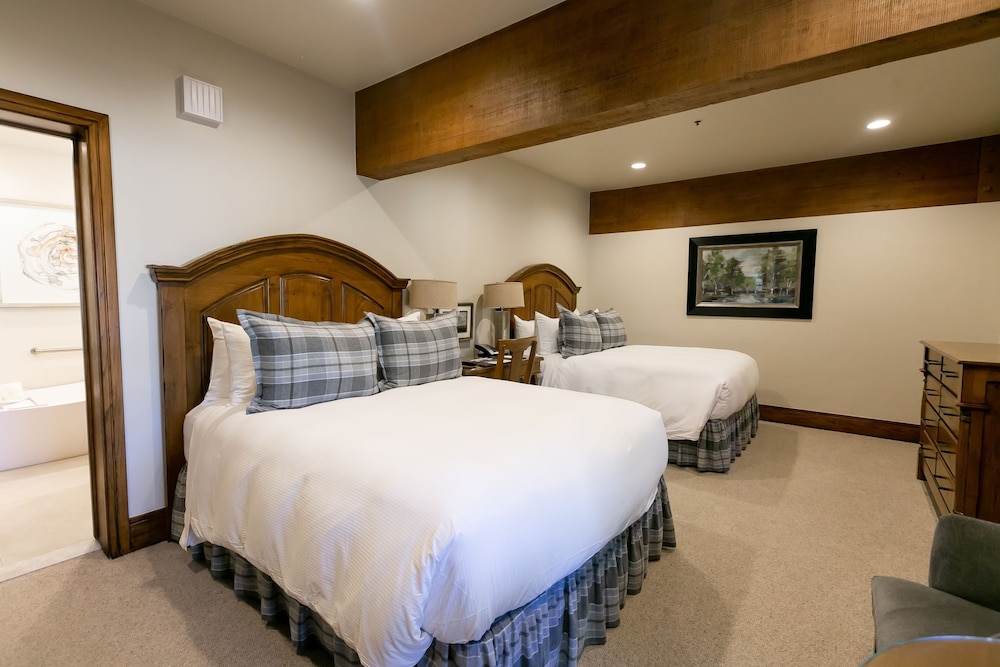Deluxe Two Queen Room Hotel Room - featured photo